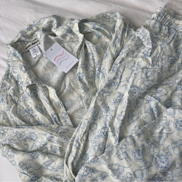 Dippin Daisy’s Lounge Set - Picture 4 of 4